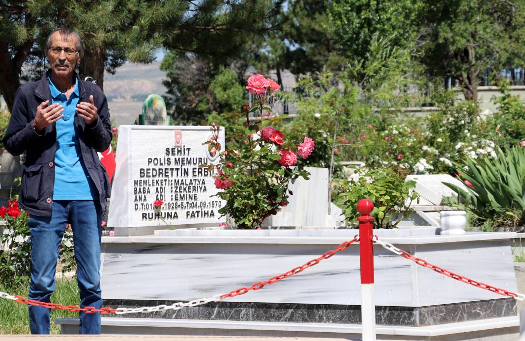 Bayram arifesinde şehitliklerde hüzün: Kahramanlara koştular 15